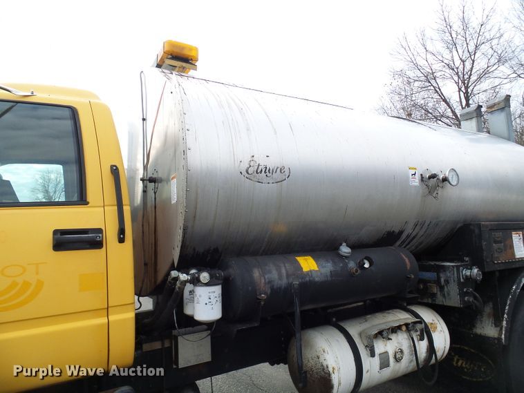 image for item DG5559 1999 Chevrolet C8500 oil distribution truck