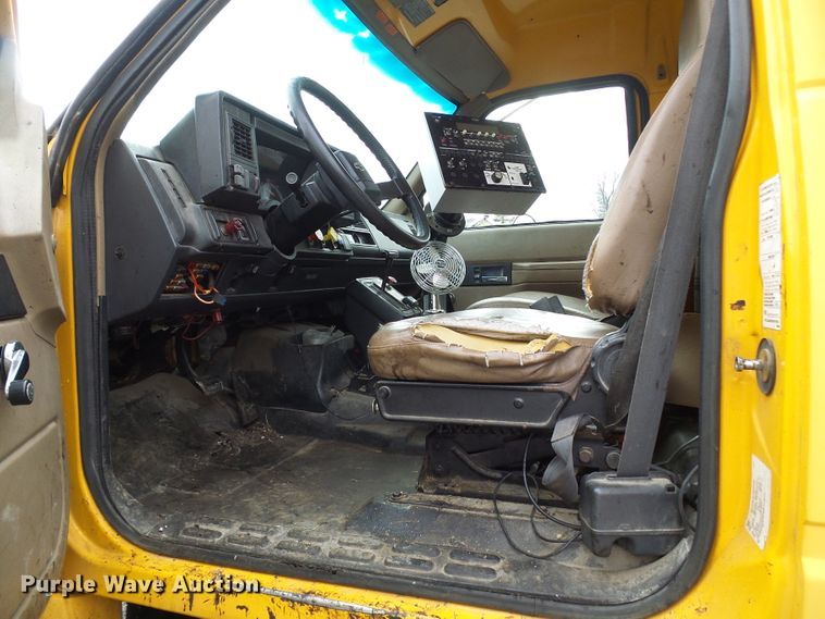 image for item DG5559 1999 Chevrolet C8500 oil distribution truck