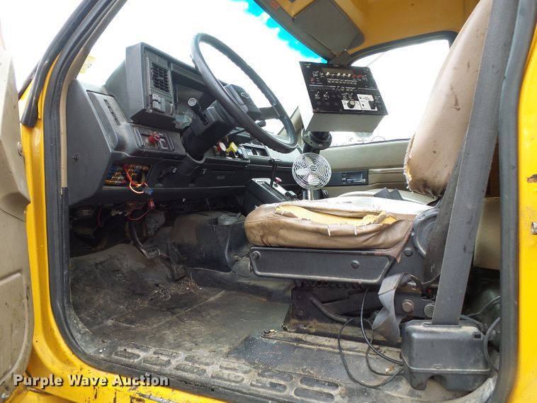 image for item DG5559 1999 Chevrolet C8500 oil distribution truck