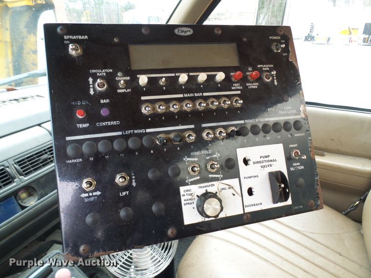 image for item DG5559 1999 Chevrolet C8500 oil distribution truck