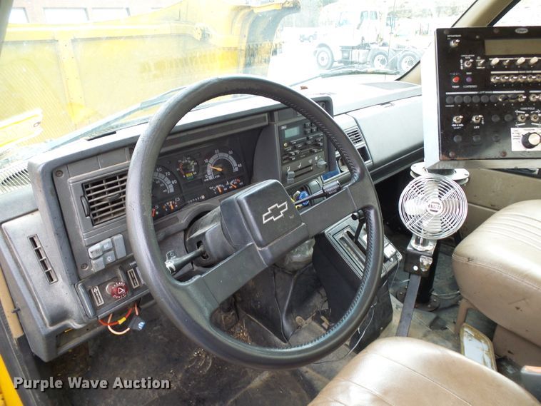 image for item DG5559 1999 Chevrolet C8500 oil distribution truck