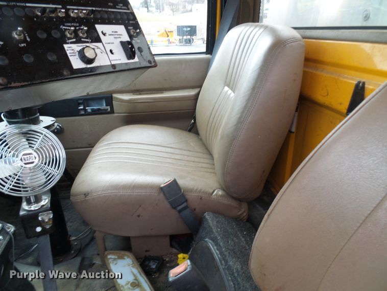 image for item DG5559 1999 Chevrolet C8500 oil distribution truck