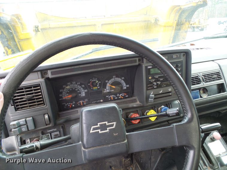 image for item DG5559 1999 Chevrolet C8500 oil distribution truck