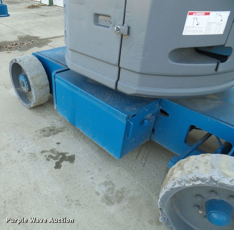 image for item DG5562 1997 Genie Z-34/22N boom lift