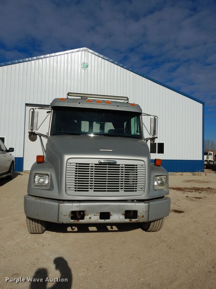 image for item DG6249 1997 Freightliner Business Class FL70 flatbed truck