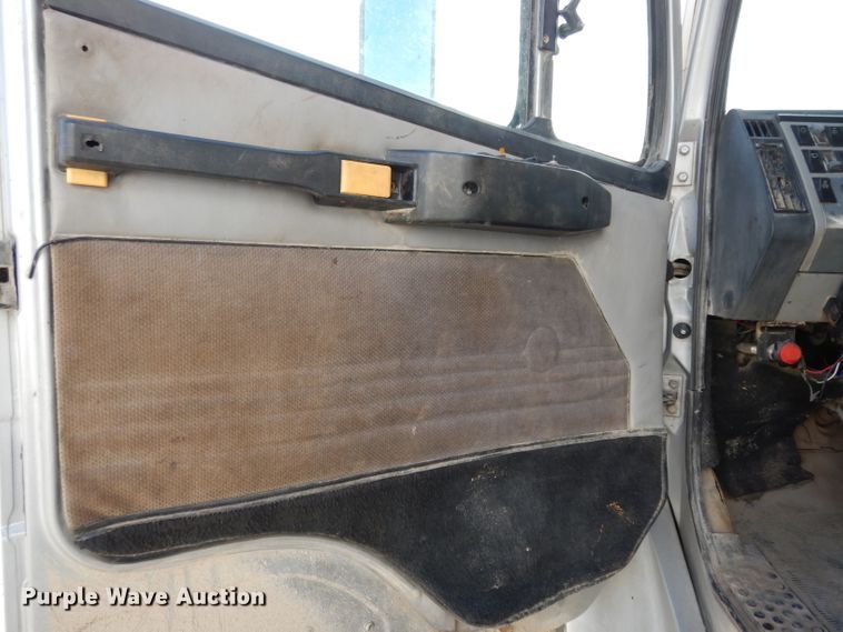 image for item DG6249 1997 Freightliner Business Class FL70 flatbed truck