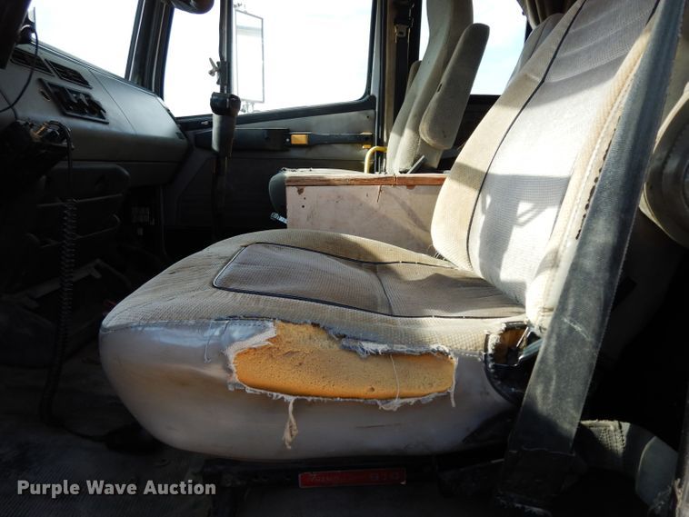 image for item DG6249 1997 Freightliner Business Class FL70 flatbed truck