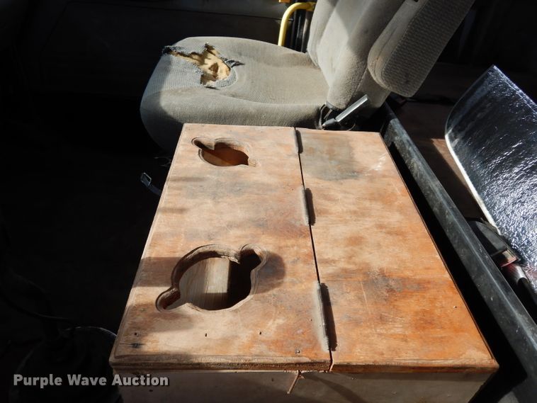 image for item DG6249 1997 Freightliner Business Class FL70 flatbed truck