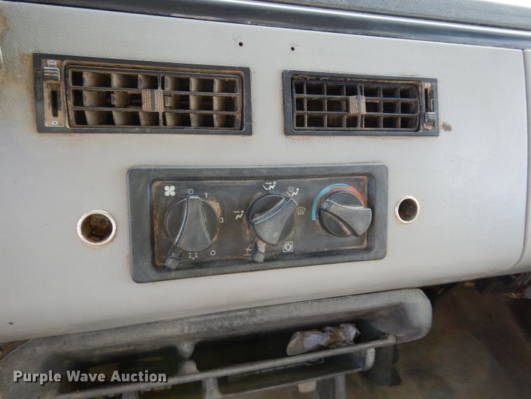 image for item DG6249 1997 Freightliner Business Class FL70 flatbed truck