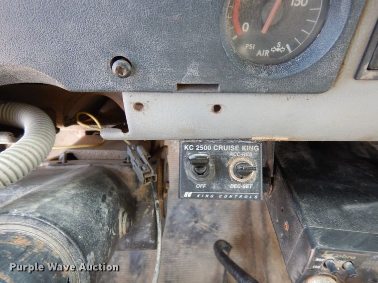 image for item DG6249 1997 Freightliner Business Class FL70 flatbed truck