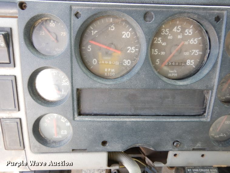 image for item DG6249 1997 Freightliner Business Class FL70 flatbed truck