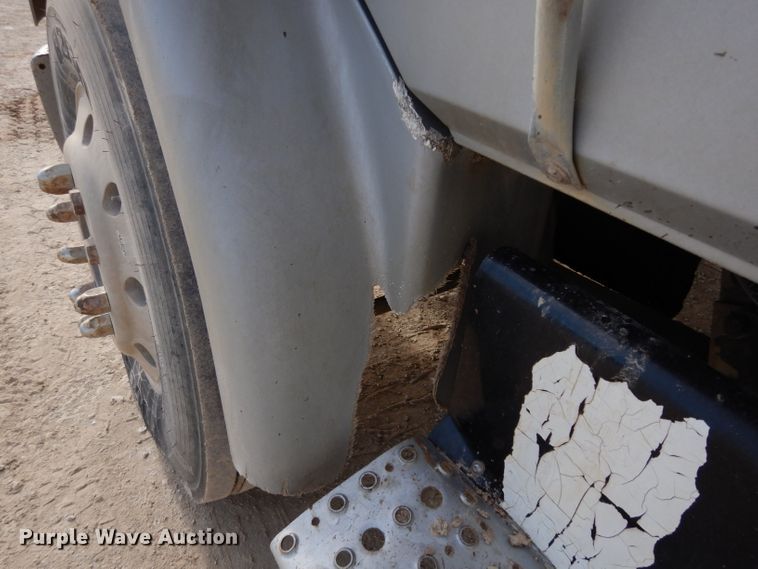 image for item DG6249 1997 Freightliner Business Class FL70 flatbed truck