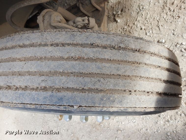 image for item DG6249 1997 Freightliner Business Class FL70 flatbed truck