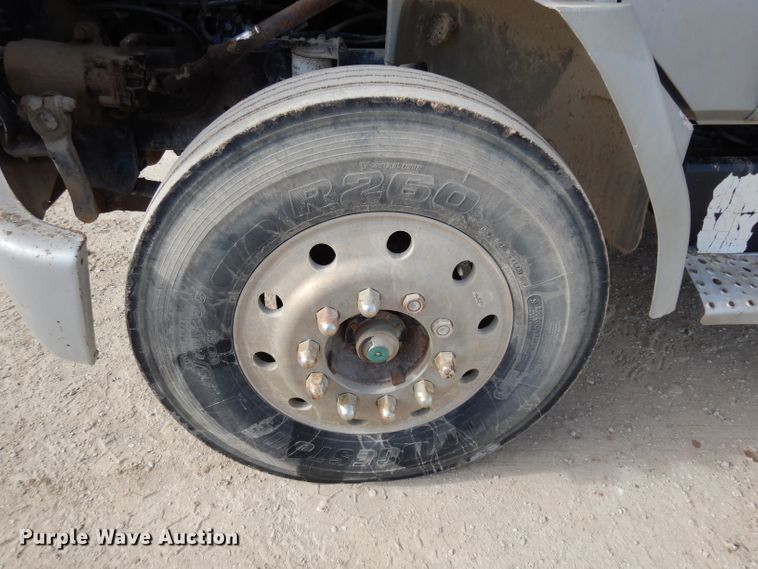 image for item DG6249 1997 Freightliner Business Class FL70 flatbed truck