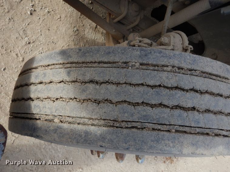 image for item DG6249 1997 Freightliner Business Class FL70 flatbed truck