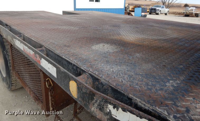 image for item DG6249 1997 Freightliner Business Class FL70 flatbed truck