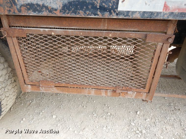 image for item DG6249 1997 Freightliner Business Class FL70 flatbed truck