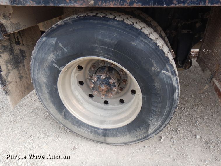 image for item DG6249 1997 Freightliner Business Class FL70 flatbed truck