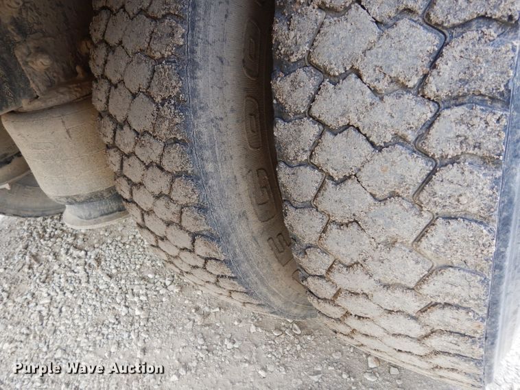 image for item DG6249 1997 Freightliner Business Class FL70 flatbed truck