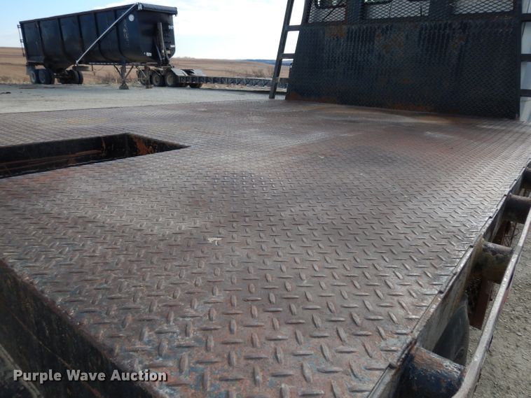 image for item DG6249 1997 Freightliner Business Class FL70 flatbed truck