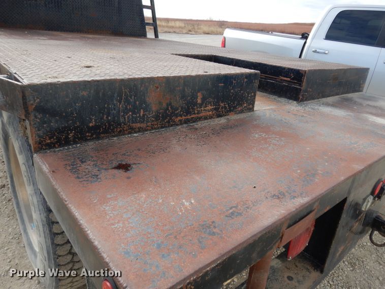 image for item DG6249 1997 Freightliner Business Class FL70 flatbed truck