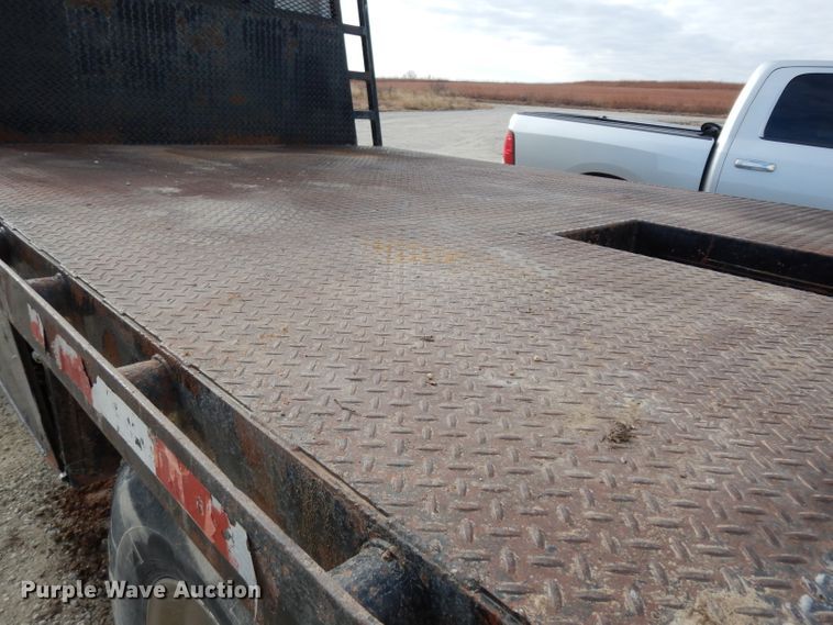 image for item DG6249 1997 Freightliner Business Class FL70 flatbed truck