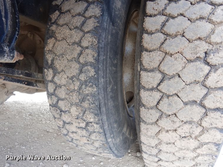 image for item DG6249 1997 Freightliner Business Class FL70 flatbed truck