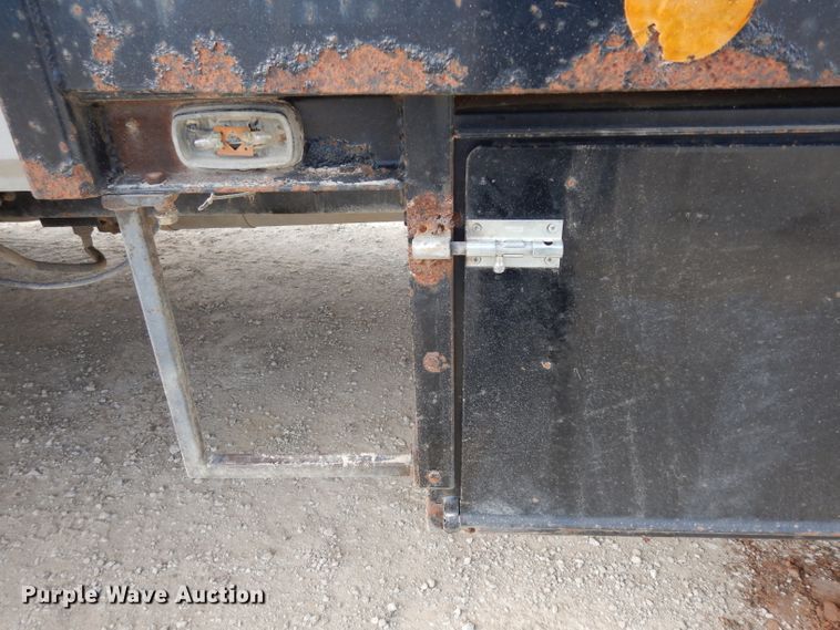 image for item DG6249 1997 Freightliner Business Class FL70 flatbed truck