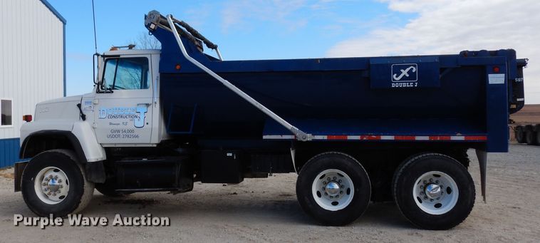 image for item DG6250 1997 Ford L9000 dump truck