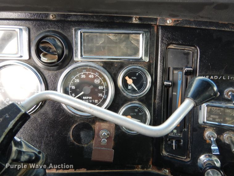 image for item DG6250 1997 Ford L9000 dump truck