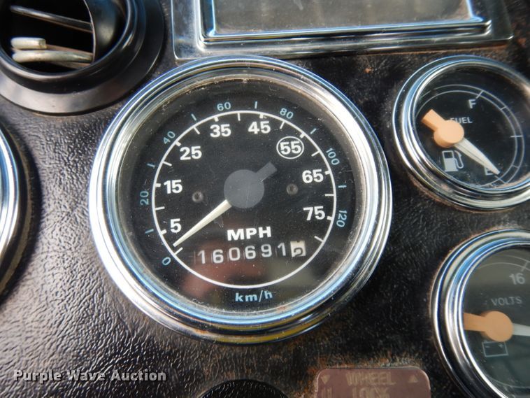 image for item DG6250 1997 Ford L9000 dump truck