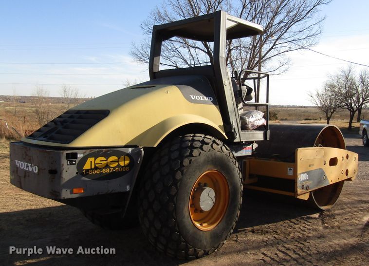 image for item DG6732 2009 Volvo SD100D single drum vibratory roller