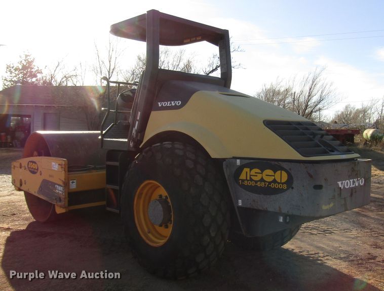 image for item DG6732 2009 Volvo SD100D single drum vibratory roller