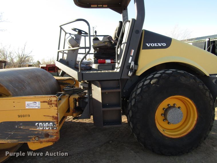 image for item DG6732 2009 Volvo SD100D single drum vibratory roller