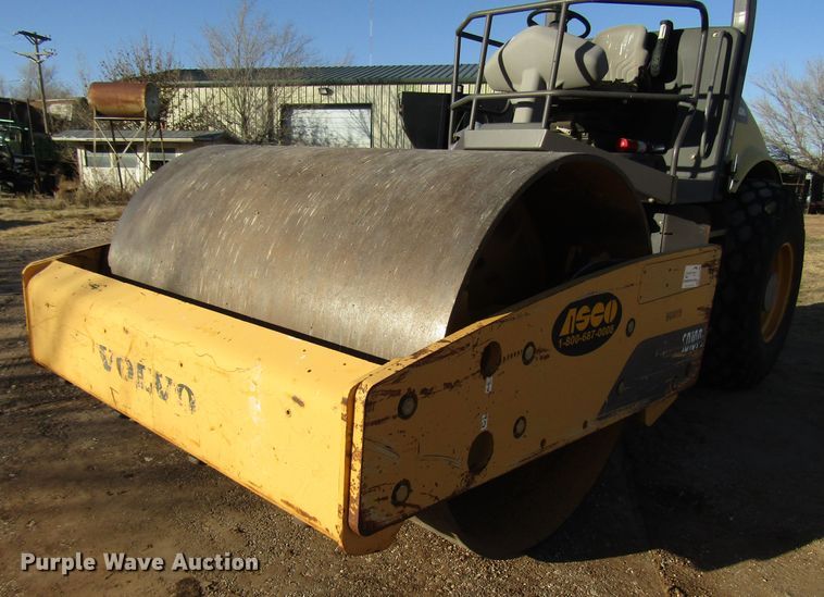 image for item DG6732 2009 Volvo SD100D single drum vibratory roller