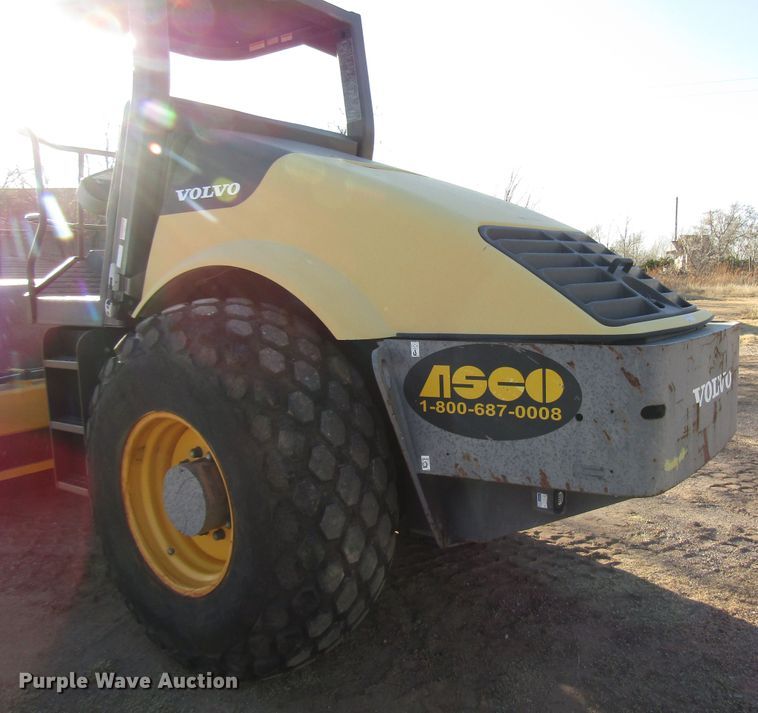 image for item DG6732 2009 Volvo SD100D single drum vibratory roller