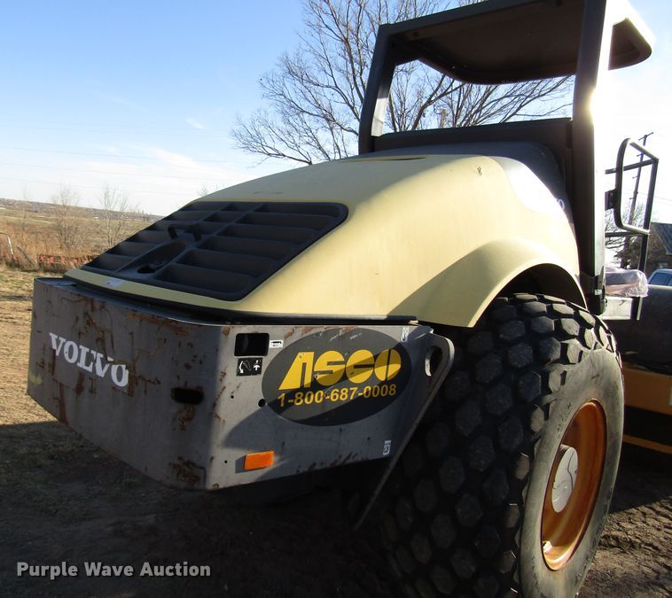 image for item DG6732 2009 Volvo SD100D single drum vibratory roller