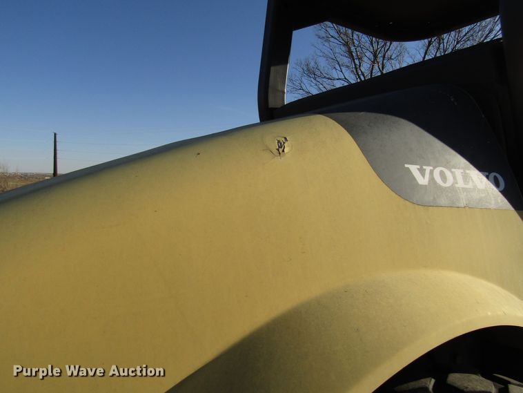 image for item DG6732 2009 Volvo SD100D single drum vibratory roller