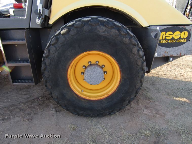 image for item DG6732 2009 Volvo SD100D single drum vibratory roller