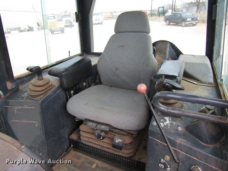 image for item DG6734 2005 John Deere 650J dozer