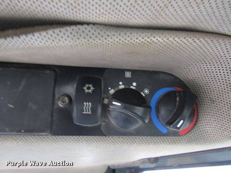 image for item DG6734 2005 John Deere 650J dozer