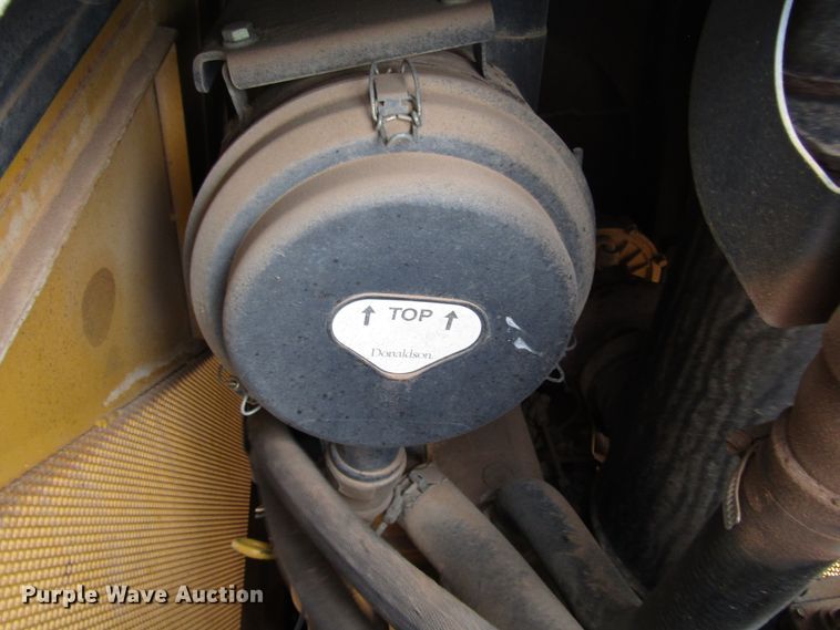 image for item DG6734 2005 John Deere 650J dozer