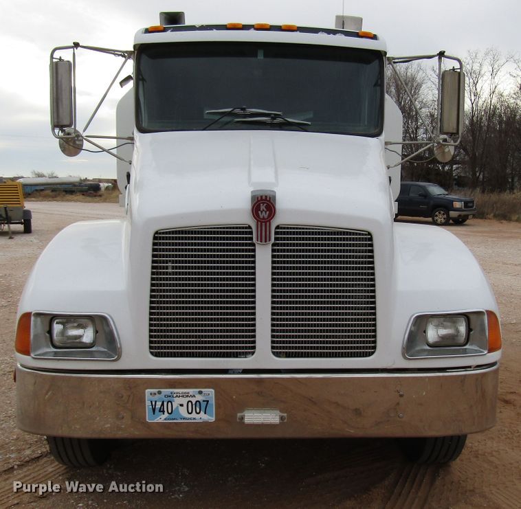 image for item DG6735 2002 Kenworth T300 tank truck