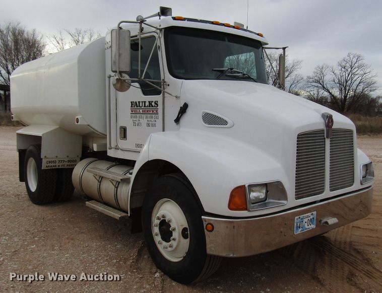 image for item DG6735 2002 Kenworth T300 tank truck