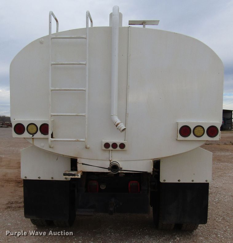 image for item DG6735 2002 Kenworth T300 tank truck