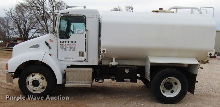 image for item DG6735 2002 Kenworth T300 tank truck