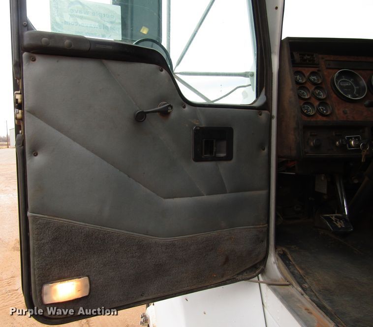 image for item DG6735 2002 Kenworth T300 tank truck