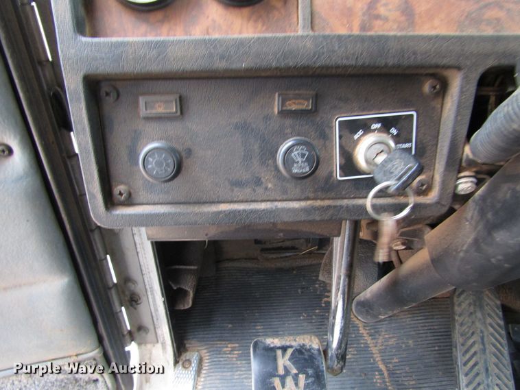 image for item DG6735 2002 Kenworth T300 tank truck