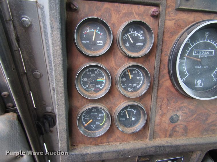 image for item DG6735 2002 Kenworth T300 tank truck