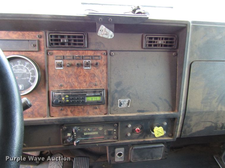 image for item DG6735 2002 Kenworth T300 tank truck